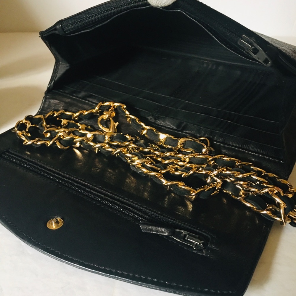❤️CLASSIC CHANEL WALLET ON A CHAIN ❤️ - Picture 5 of 13